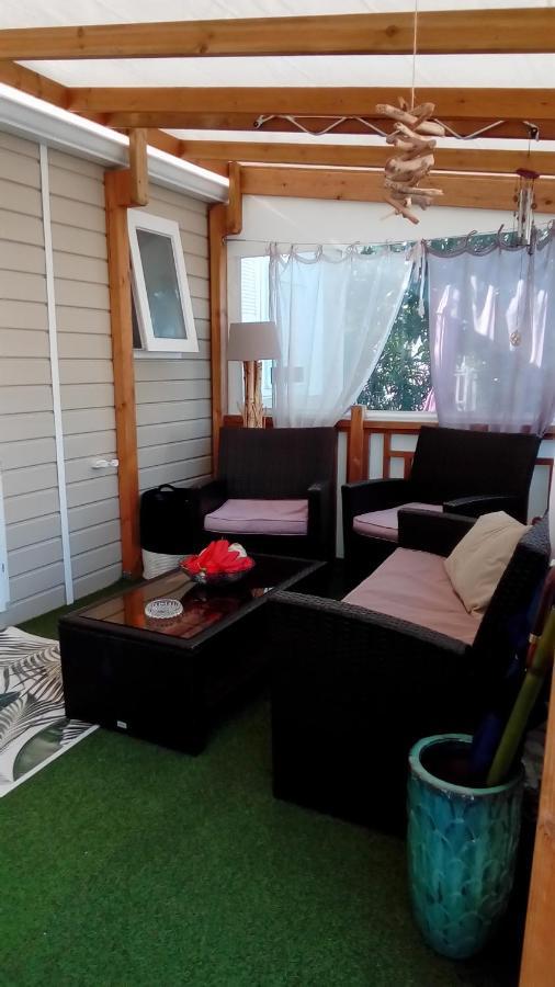 Camping Le Montourey Azur 78 * Fréjus